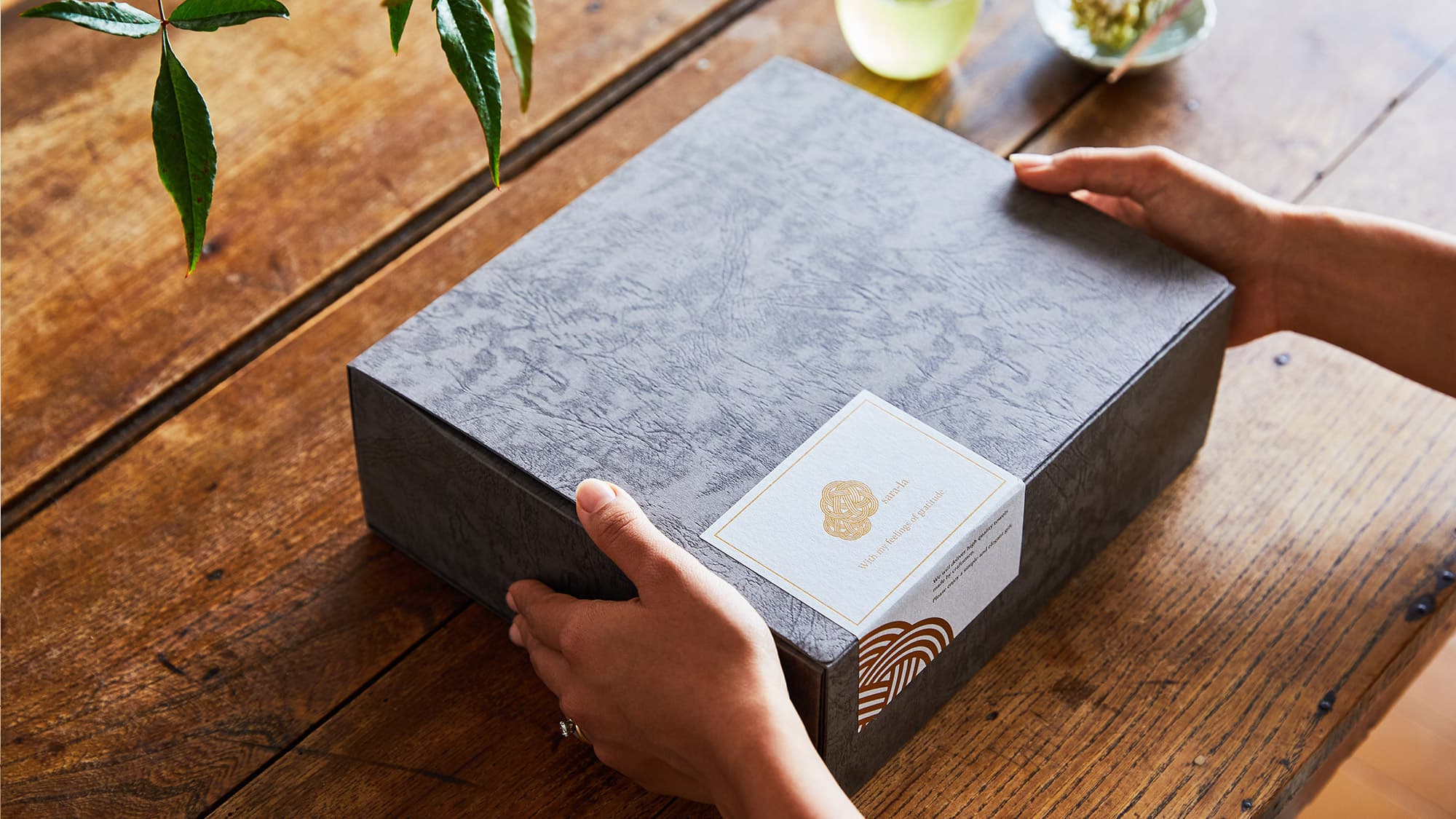 今治タオルブランドsara-la「礼シリーズ」のギフトパッケージ